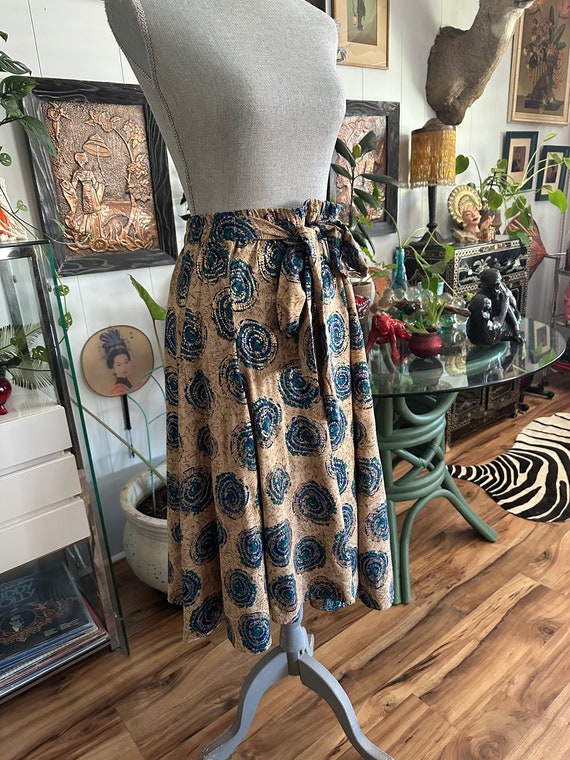 Pretty Vintage Full Skirt with Gold Foil Dot - Mi… - image 3