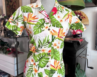 Women's Retro Fitted Hawaiian Shirt in Orange, Red and Green - Size S-M