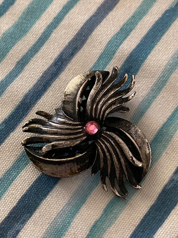 Lot of 3 Vintage 50's - 60's era brooches - insta… - image 5