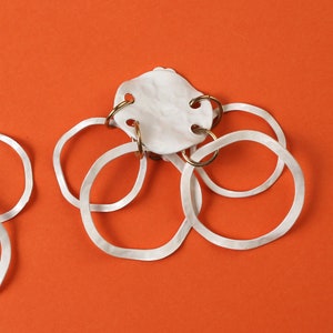 Groovy Mod Vintage 60s 70s White Hammered Metal Hoops Clip On Dangle Earrings image 2