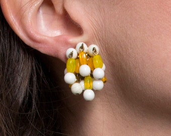 Fun Dangly Vintage 50s 60s Yellow White Beaded Cluster Clip-On Earrings