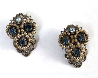 Lovely Vintage 50s 60s 70s Silver & Blue Rhinestone Clip On Earrings