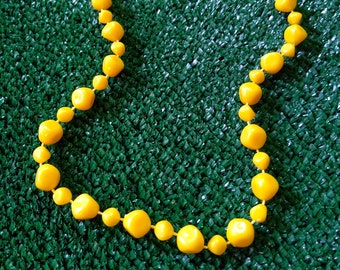 Sweet Vintage 60s 70s 80s Yellow Beaded Necklace