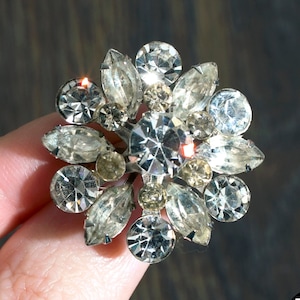 Beautiful Vintage Rhinestone Round Small Brooch