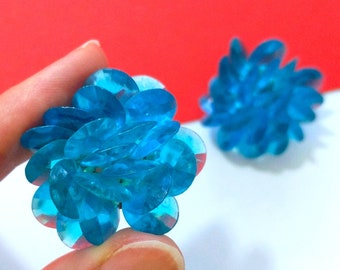 Vintage 50s 60s Turquoise Blue Faceted Beaded Cluster Clip-On Earrings