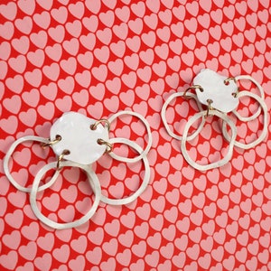 Groovy Mod Vintage 60s 70s White Hammered Metal Hoops Clip On Dangle Earrings image 1
