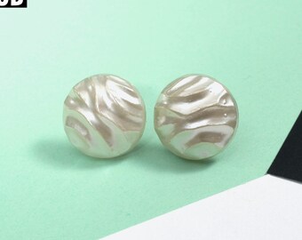 Vintage 80s 90s Small Pearl Plastic Round Earrings