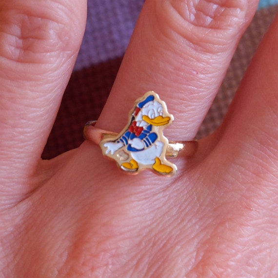 Cute Donald Duck Novelty Vintage 70s 80s Gold Ring - image 2