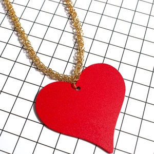 Groovy Vintage 70s 80s Chunky Gold Chain Pendant Necklace with Red Wood Heart Pendant image 7