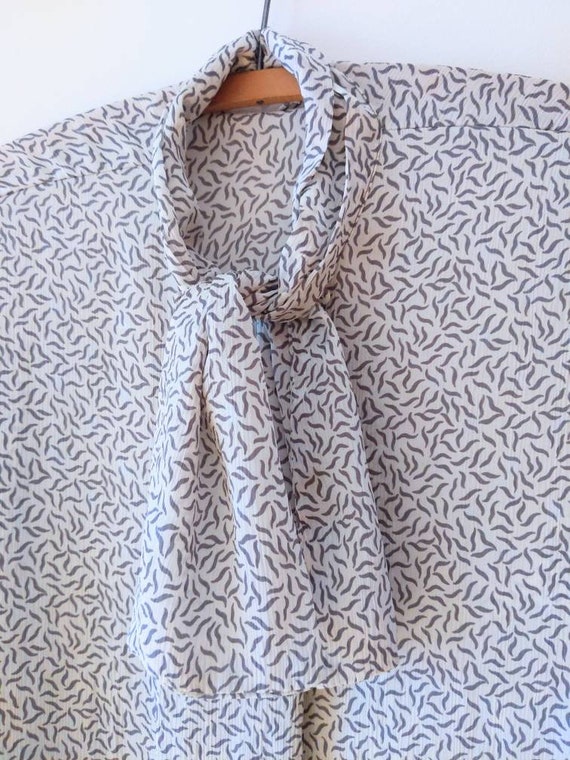 Lovely Vintage 80s 90s Gray & White Squiggle Prin… - image 3