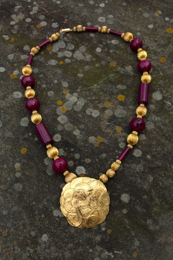 Lovely Vintage 70s 80s Maroon Stone & Gold Coin P… - image 2