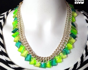 So Unique Vintage 60s 70s Green Square Beaded Charm Necklace