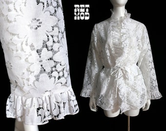 So Lovely Vintage 60s 70s White Flower Power Lace Robe / Cover-Up with Pockets