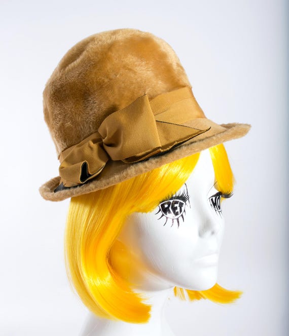 Mod Vintage 60s 70s Warm Butterscotch Beige Fuzzy Wool Felt Cloche Brim Hat