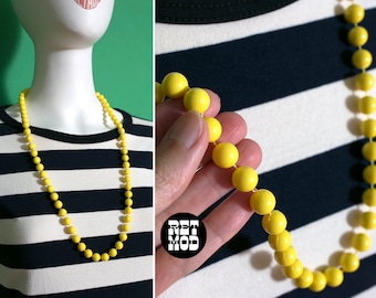 Simple Yet Chic Vintage Bright Yellow Beaded Necklace