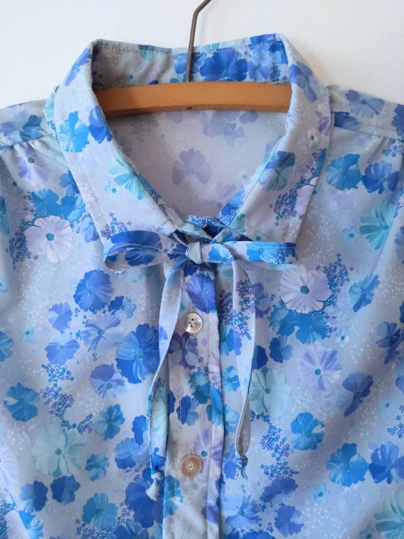 Sweet Vintage 70s 80s Blue Floral Long Sleeve Blo… - image 4