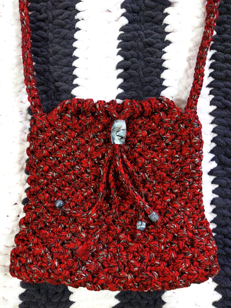 Unique Vintage 70s Red Black Macrame Boho Handbag image 4