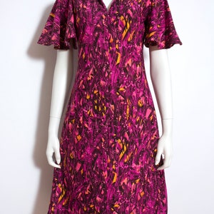 Fantastic Psychedelic Vintage 60s 70s Magenta Purple Pink Abstract Patterned Dress with Flutter Sleeves image 2