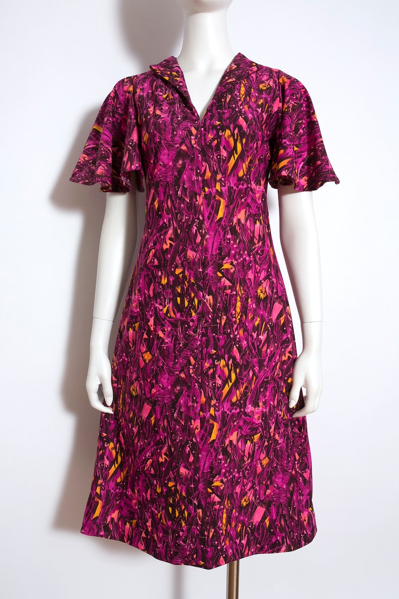 Fantastic Psychedelic Vintage 60s 70s Magenta Purple Pink Abstract Patterned Dress with Flutter Sleeves image 2