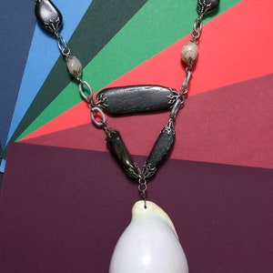 Super Unique Vintage 70s Giant Seashell Pendant Necklace with Petrified Black Style Stones image 5