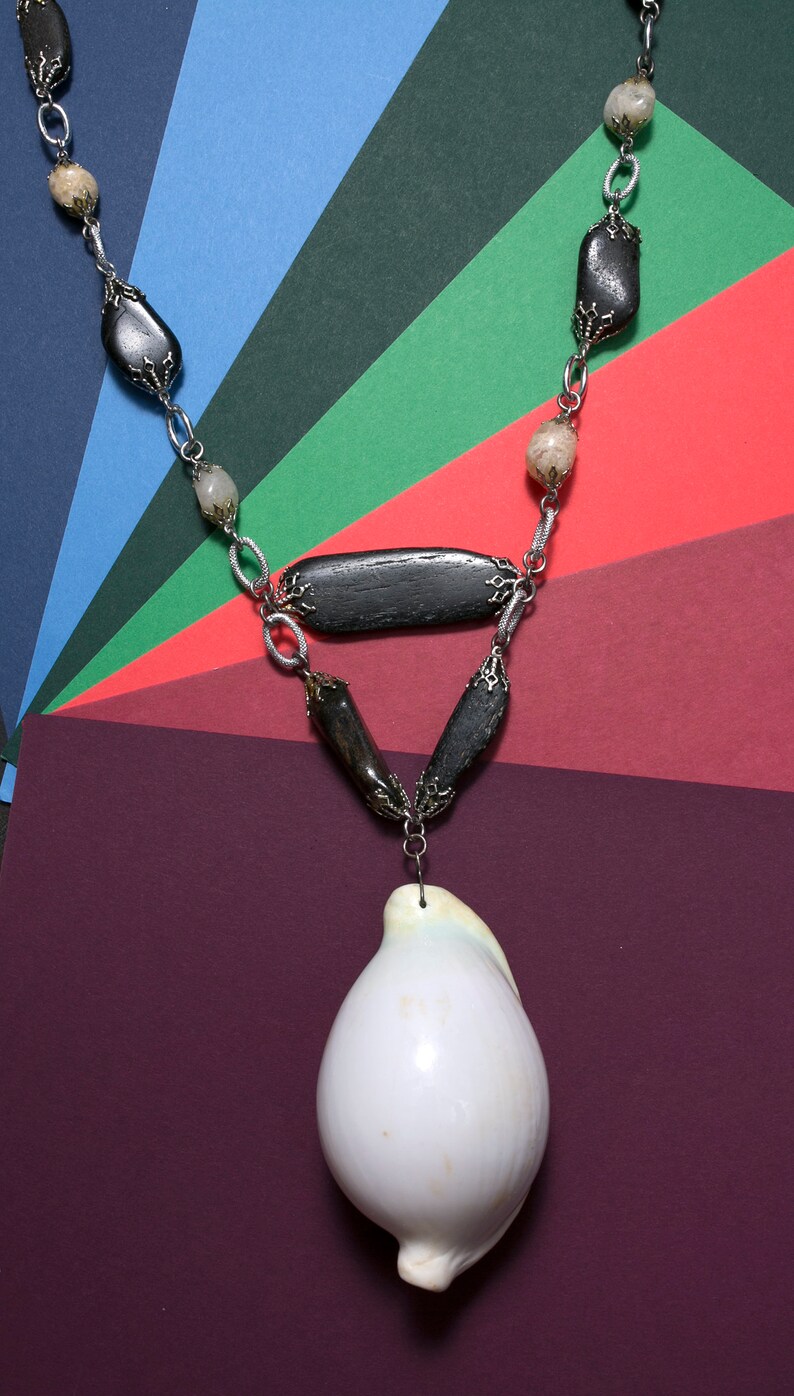 Super Unique Vintage 70s Giant Seashell Pendant Necklace with Petrified Black Style Stones image 5