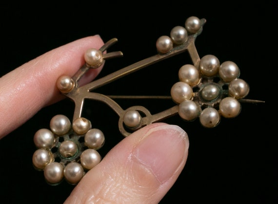 So Cute Vintage 50s Pearl Bicycle Novelty Brooch - image 3