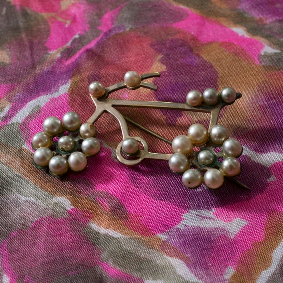 So Cute Vintage 50s Pearl Bicycle Novelty Brooch - image 8