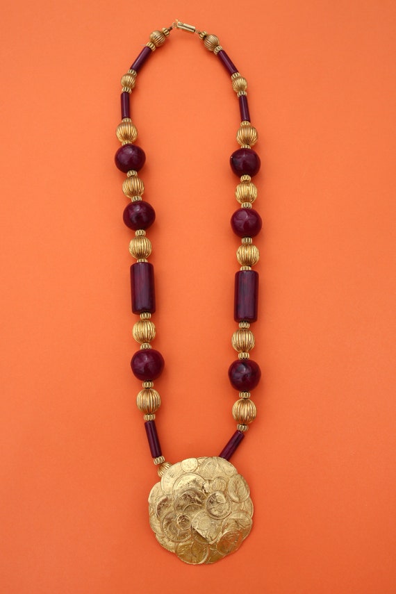 Lovely Vintage 70s 80s Maroon Stone & Gold Coin P… - image 3