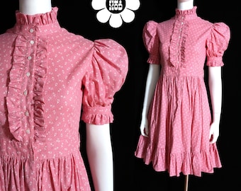 Cute Vintage 70s 80s Dusty Pink & White Calico Fit and Flare Cotton Dress with Ruffles and Puff Sleeves