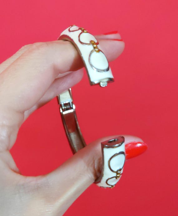 Chic White Metal Chain Link Patterned Clamper Met… - image 6