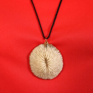 Interesting Vintage White Textured Shell Pendant Necklace image 5