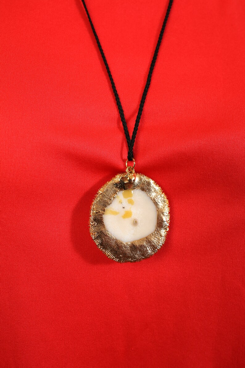 Interesting Vintage White Textured Shell Pendant Necklace image 10