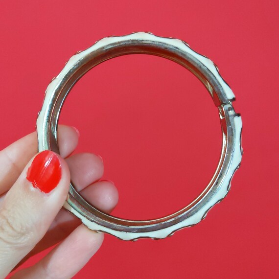 Chic White Metal Chain Link Patterned Clamper Met… - image 7