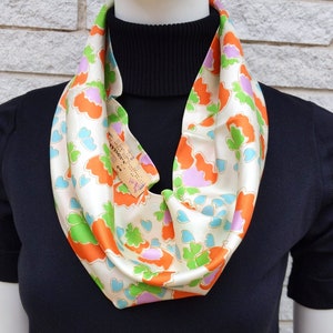 DEADSTOCK Cute Vintage 60s 70s Orange Green White Flower Infinity Scarf image 2