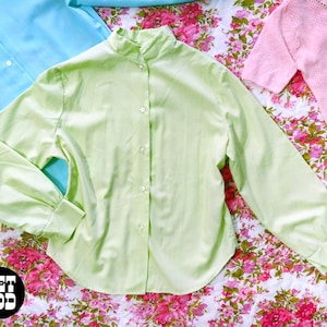 Pretty & Simple Vintage 60s Light Green Long Sleeve Blouse with Mandarin Collar