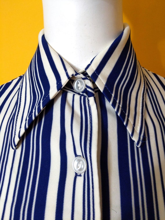 Cool Vintage 60s 70s Navy Blue & White Stripe But… - image 3