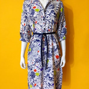 Interesting Vintage 60s 70s Blue White Abstract Pattern Shirt Dress by Shapely Classic image 2