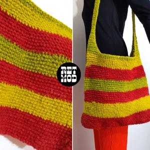 Bolso de hombro tejido con rayas rojas y amarillas chartreuse de los años 70 y 80, brillante y alegre