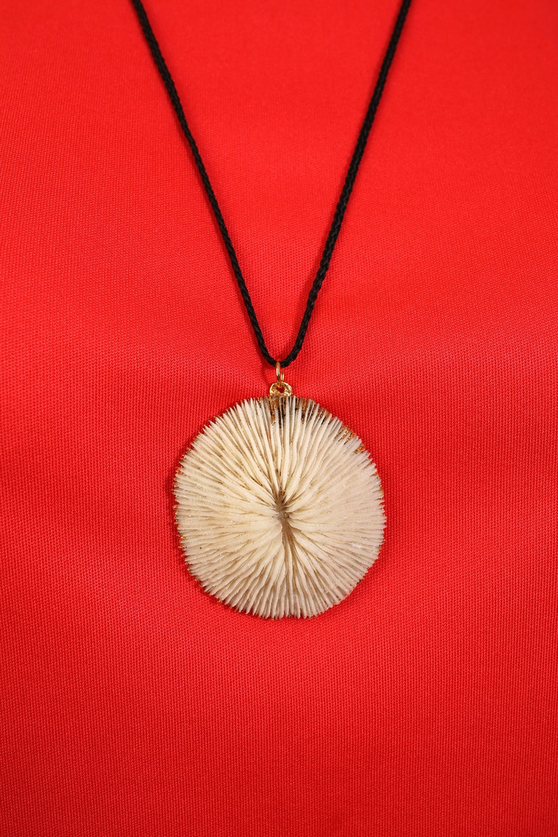 Interesting Vintage White Textured Shell Pendant Necklace image 1