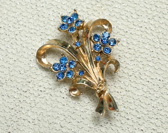 Lovely Vintage 60s 70s Blue Rhinestone Gold Brooch Flower Bouquet