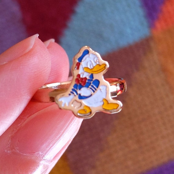 Cute Donald Duck Novelty Vintage 70s 80s Gold Ring - image 1
