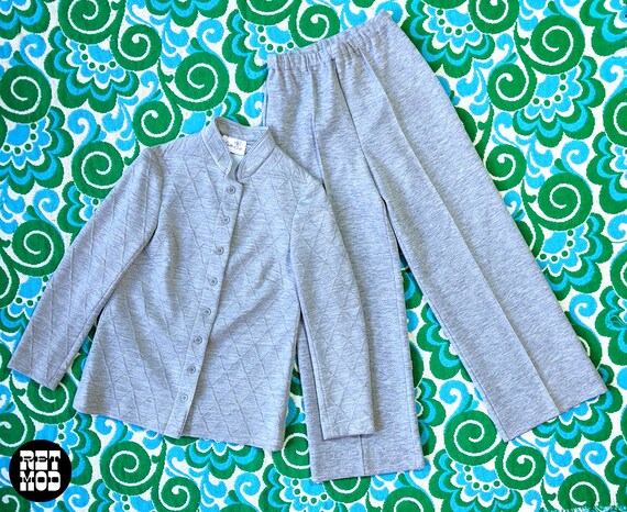 Cool Vintage 60s 70s Light Gray Knit Two-Piece Pan