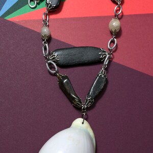 Super Unique Vintage 70s Giant Seashell Pendant Necklace with Petrified Black Style Stones image 4