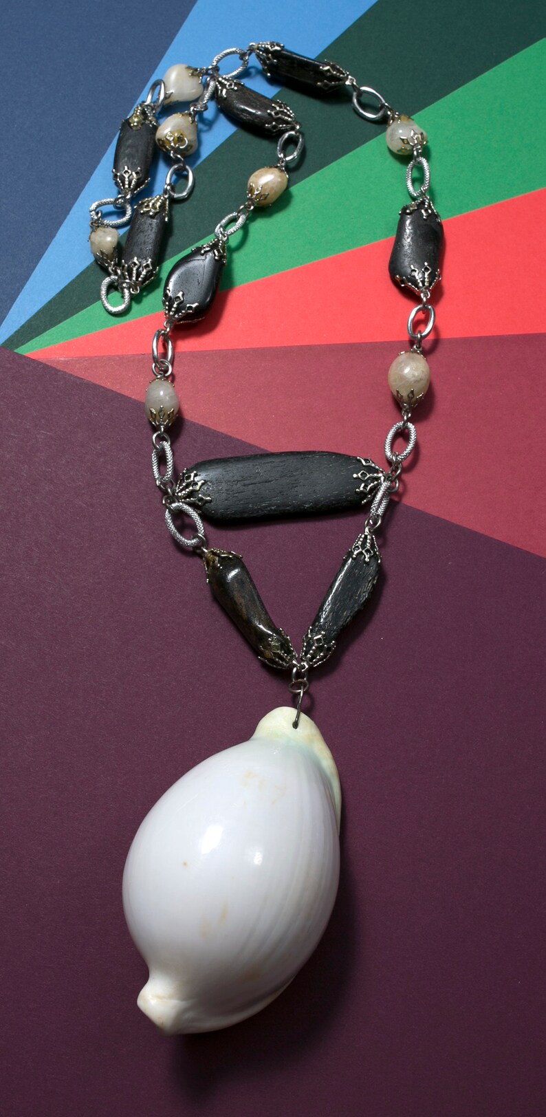 Super Unique Vintage 70s Giant Seashell Pendant Necklace with Petrified Black Style Stones image 4