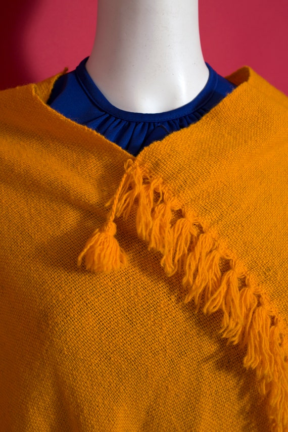 Chic Vintage 70s Mustard Yellow Boho Wool Shawl P… - image 3