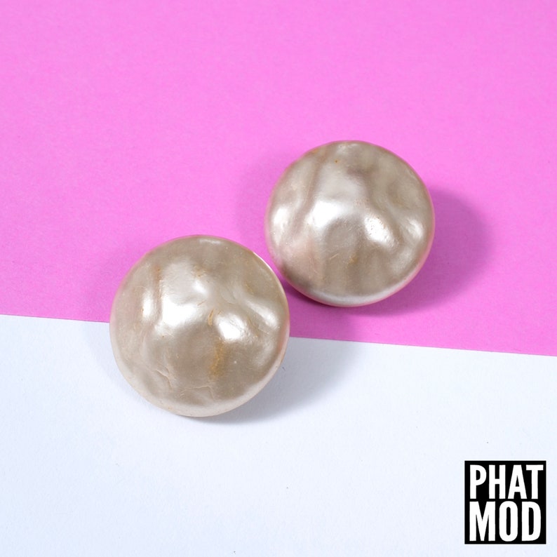 Vintage 60s Round Textured Pearl Style Clip-On Earrings image 7