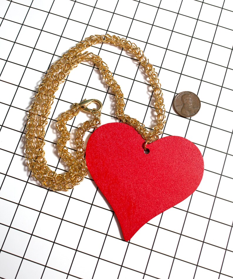 Groovy Vintage 70s 80s Chunky Gold Chain Pendant Necklace with Red Wood Heart Pendant image 10