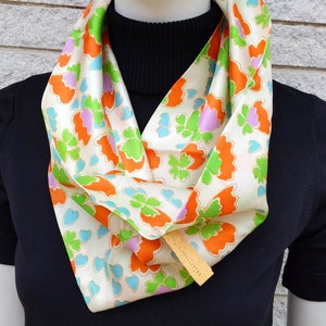 DEADSTOCK Cute Vintage 60s 70s Orange Green White Flower Infinity Scarf image 8