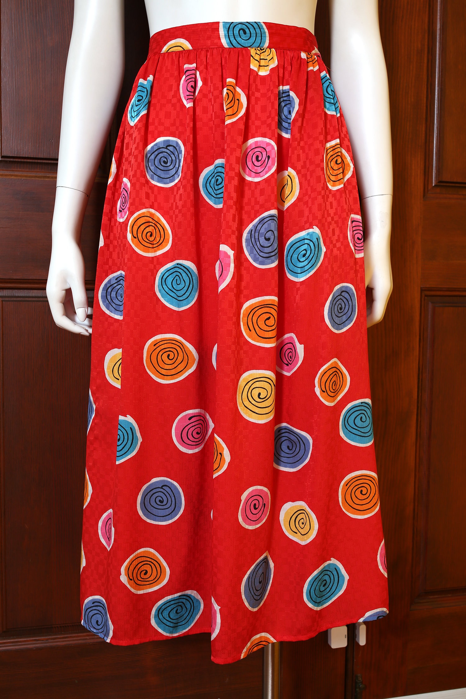 Fun Graphic Vintage 80s 90s Colorful Red Geometric Spiral