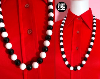 Bold Vintage 70s 80s Black White Beaded Necklace